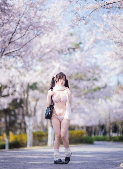 18岁以上的欧美头像_高清完整视频观看